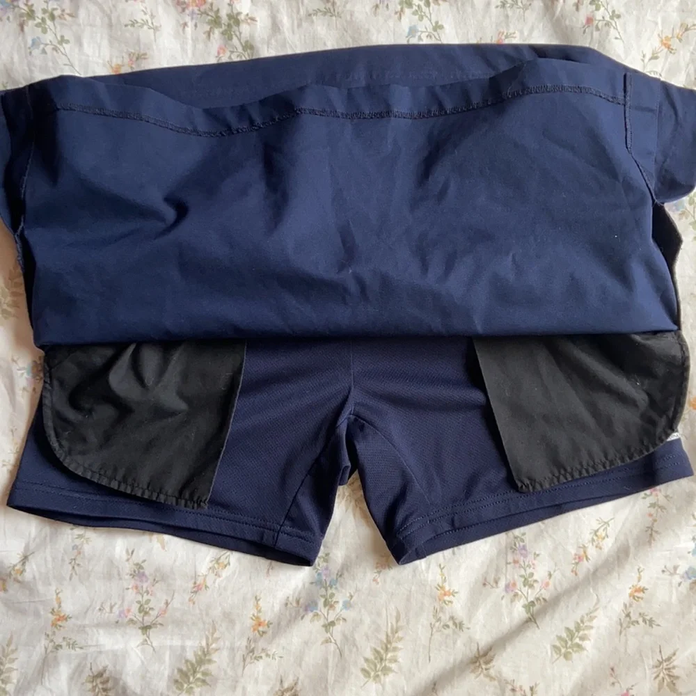 Adidas golf skirt size 6 with built in shorts and side pockets, never worn - Picture 9 of 11